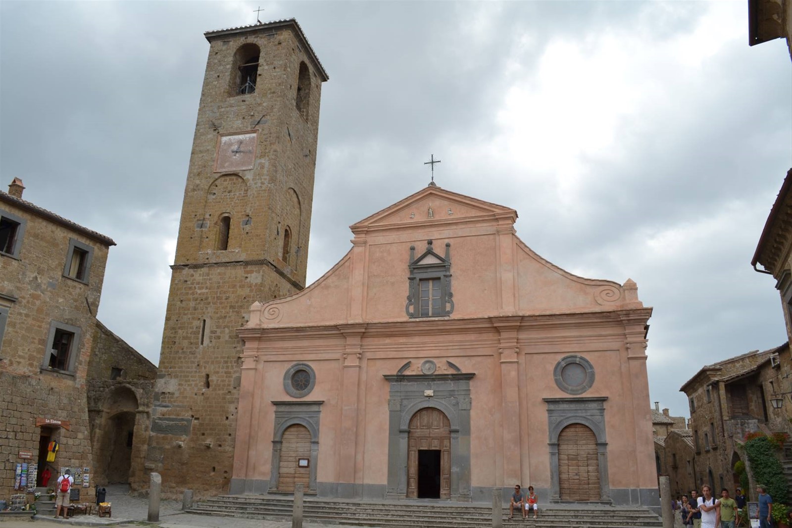 DENTRO IL BORGO
