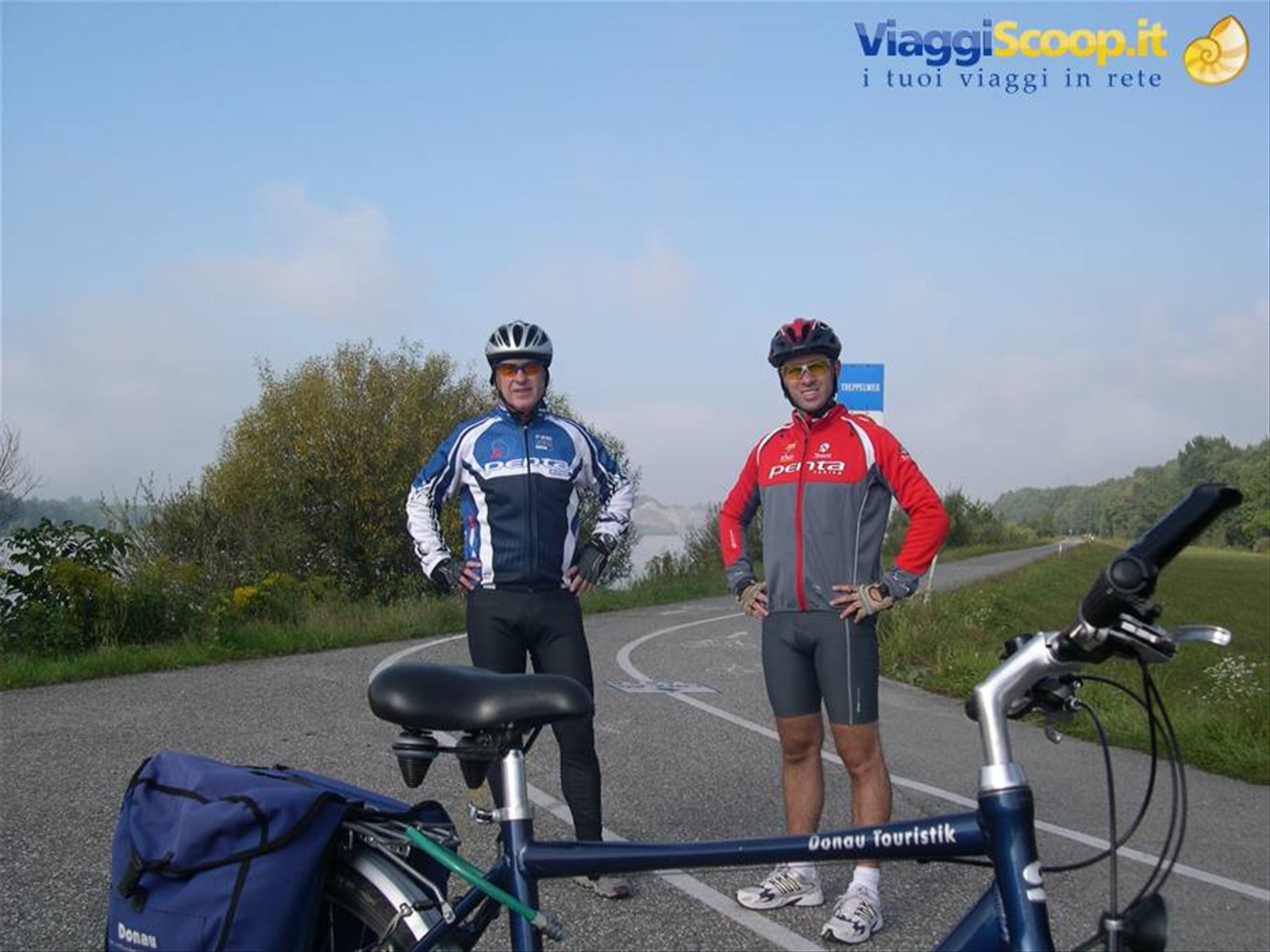SOSTA LUNGO LA PISTA CICLABILE