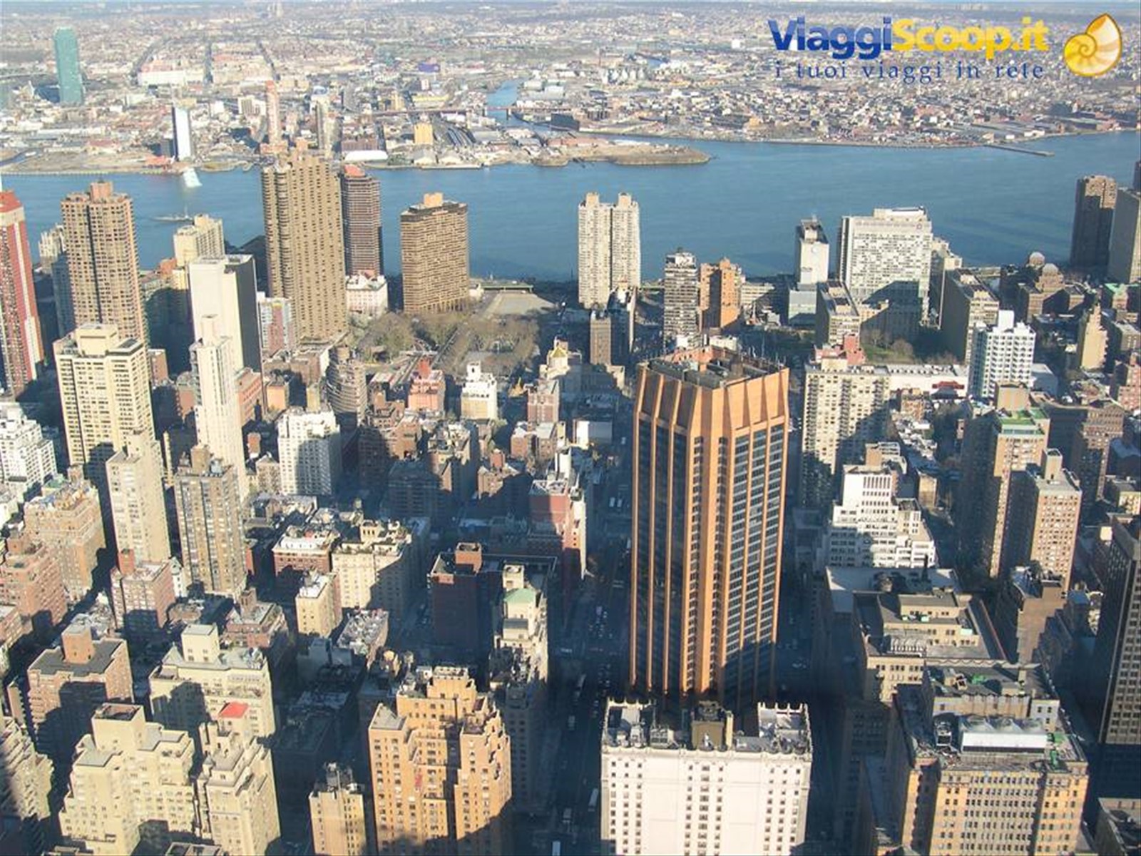 SUL TETTO DI NEW YORK . . .