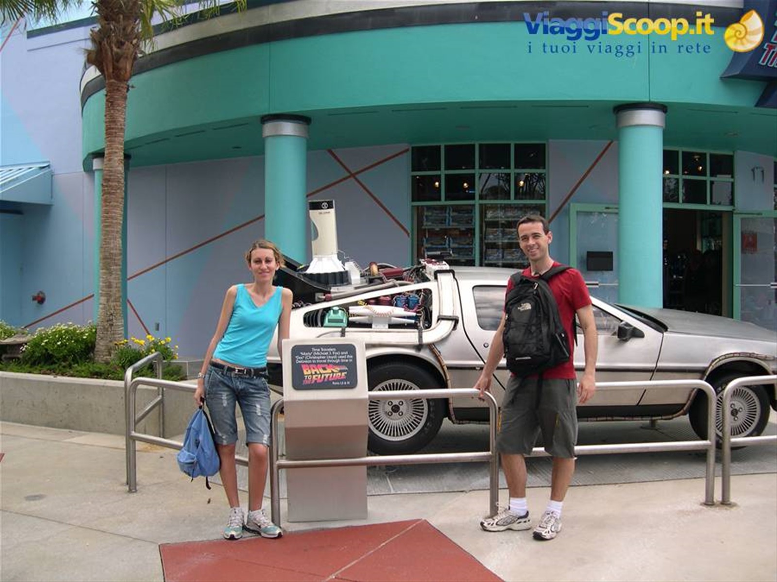 NOI CON LA MITICA DELOREAN DI MARTY McFLY