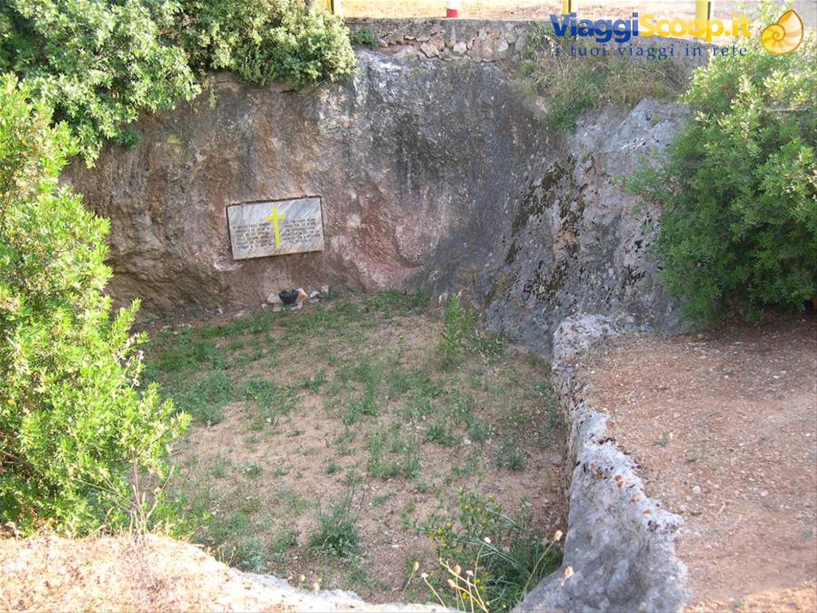 LA FOSSA NELLA QUALE FURONO FUCILATI 136 UFFICIALI ITALIANI
