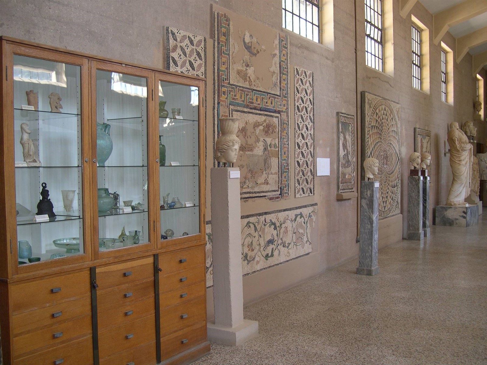 ALCUNI MOSAICI E SCULTURE ANTICHE
