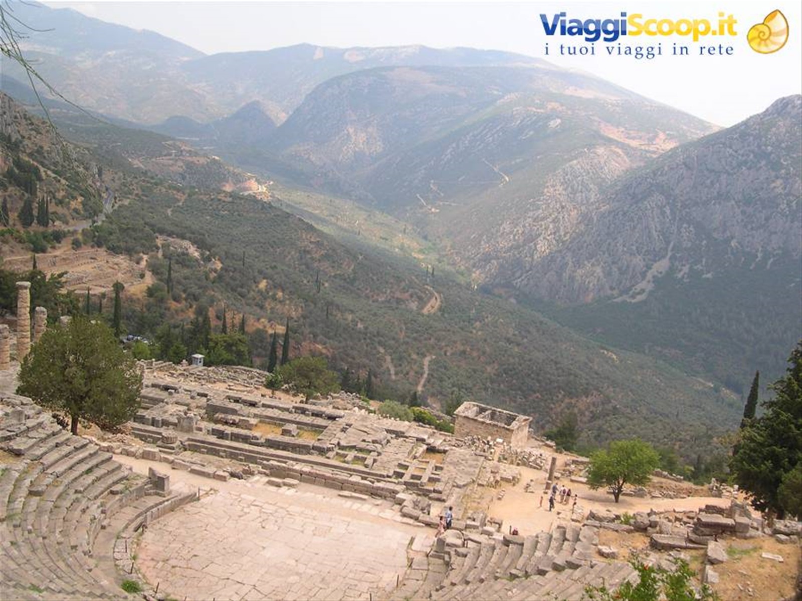 LA SPLENDIDA SCENOGRAFIA NATURALE DELL'ANTICO TEATRO