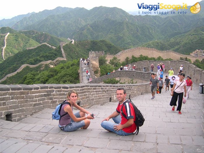 SEDUTI SUL GREAT WALL