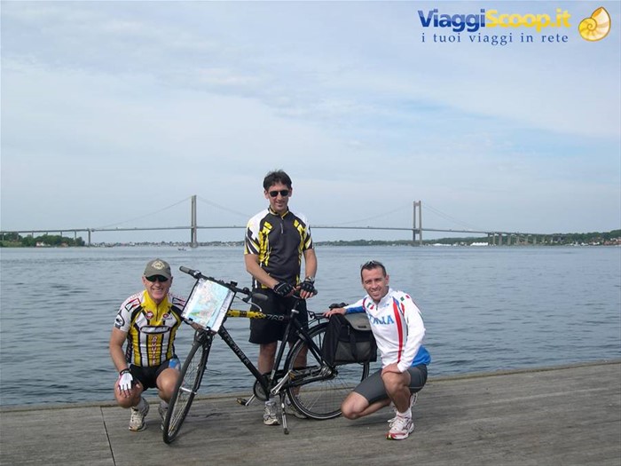 SULLO SFONDO IL LUNGO PONTE MIDDELFART - FREDERICIA