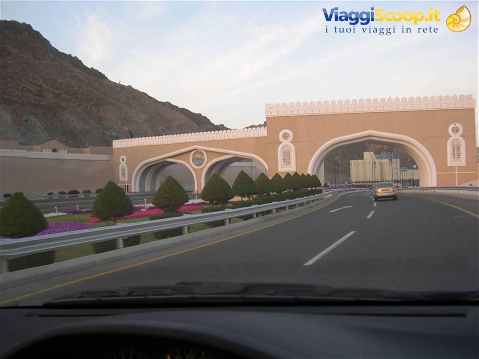 UN ARCO DECORATIVO