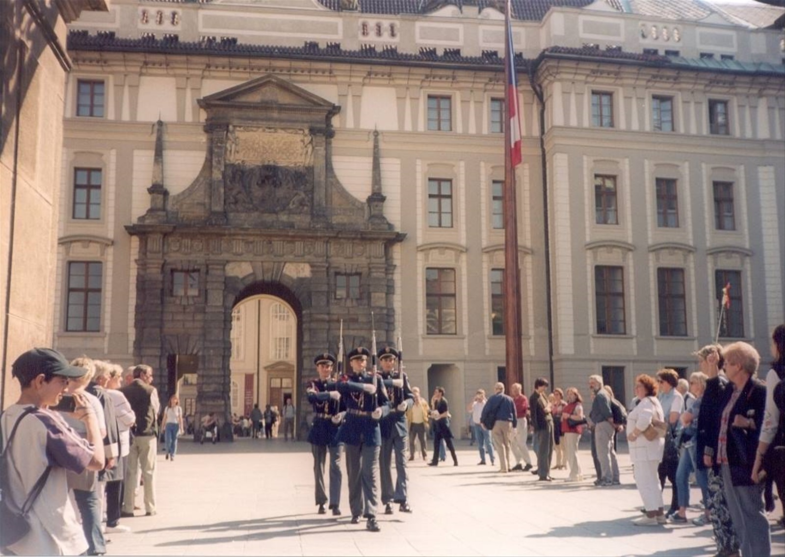 CAMBIO DELLA GUARDIA