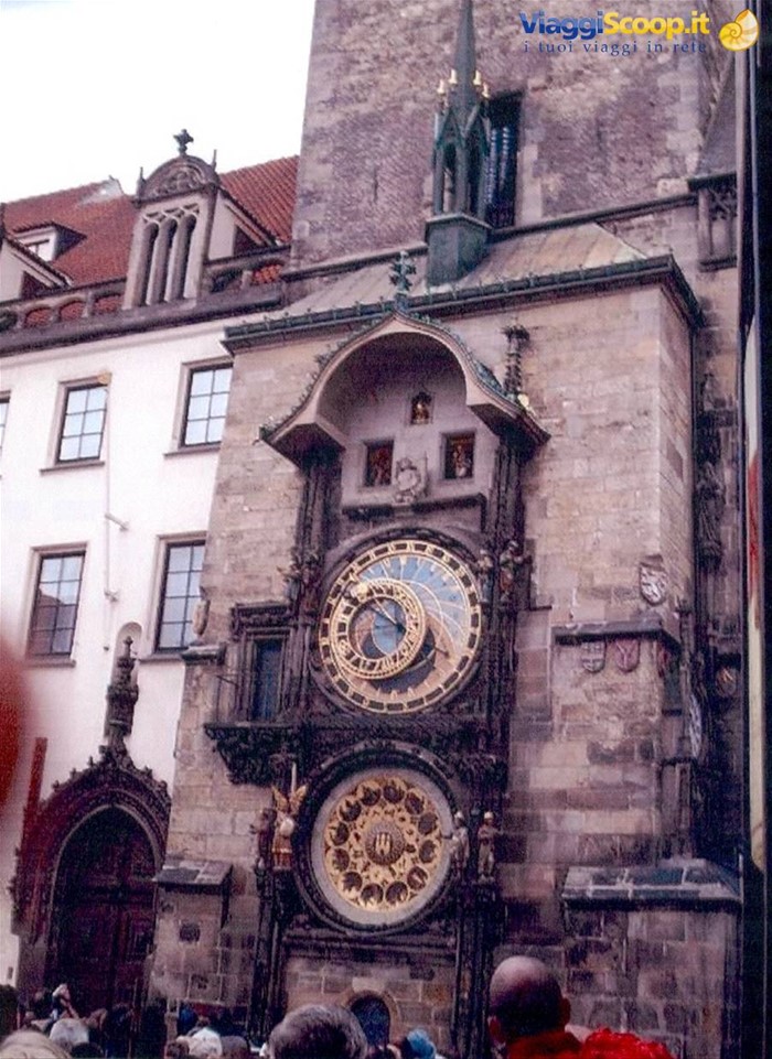 TORRE DELL'OROLOGIO NELLA CITTA' VECCHIA