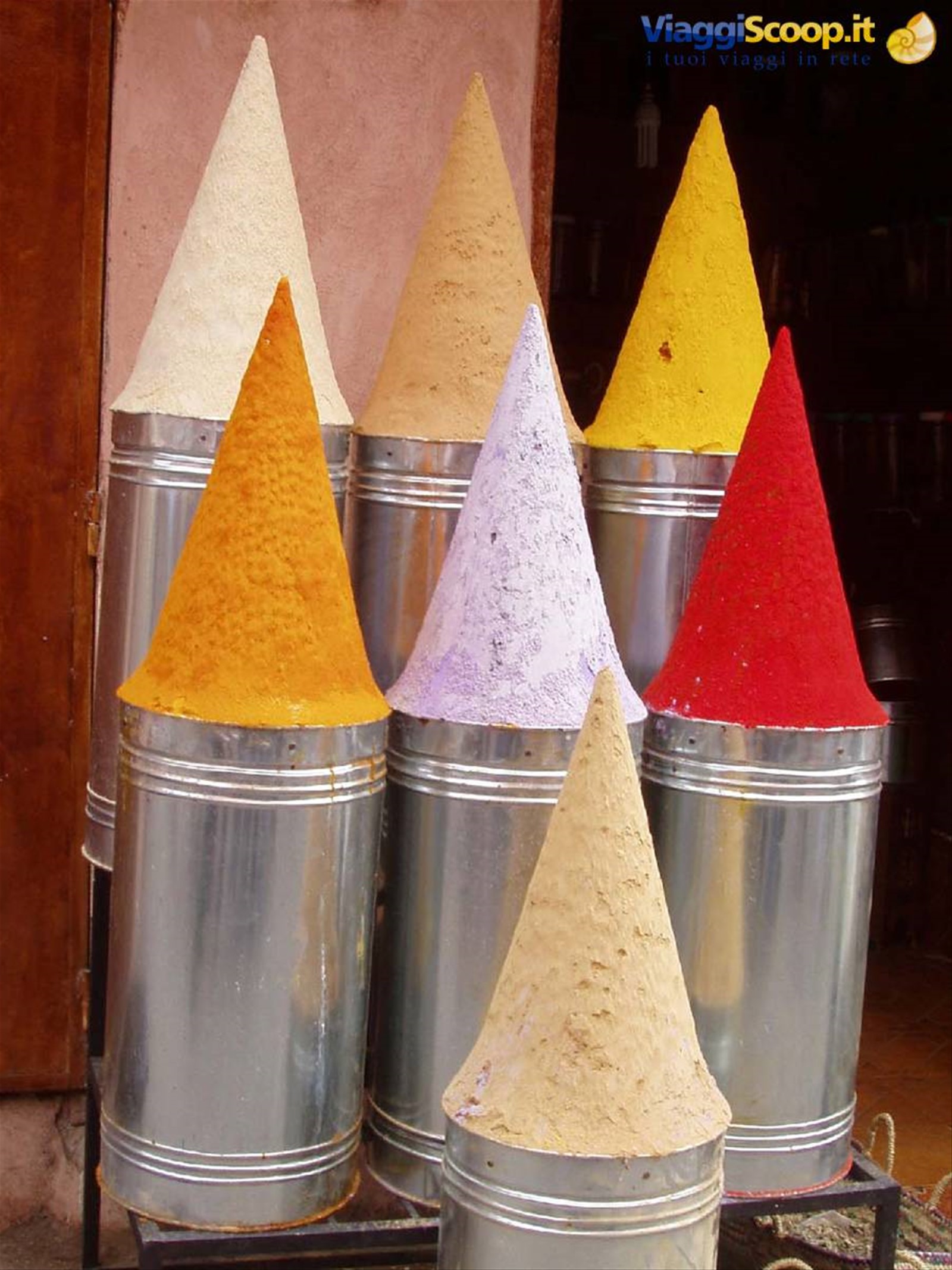 spezie esposte magistralmente per le strade di Marrakech