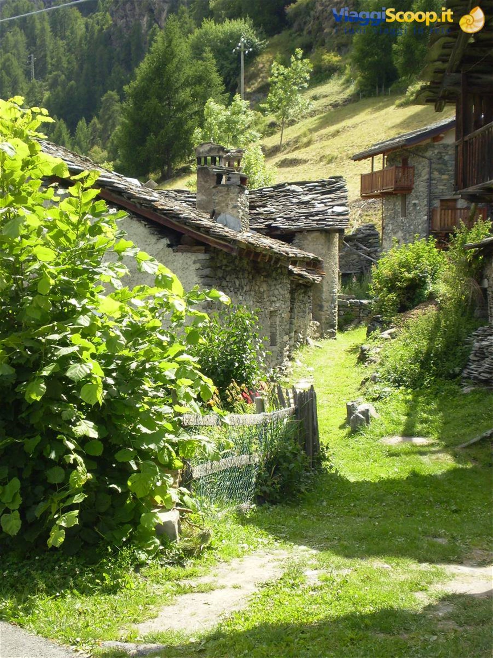 Frazione Le petit monde