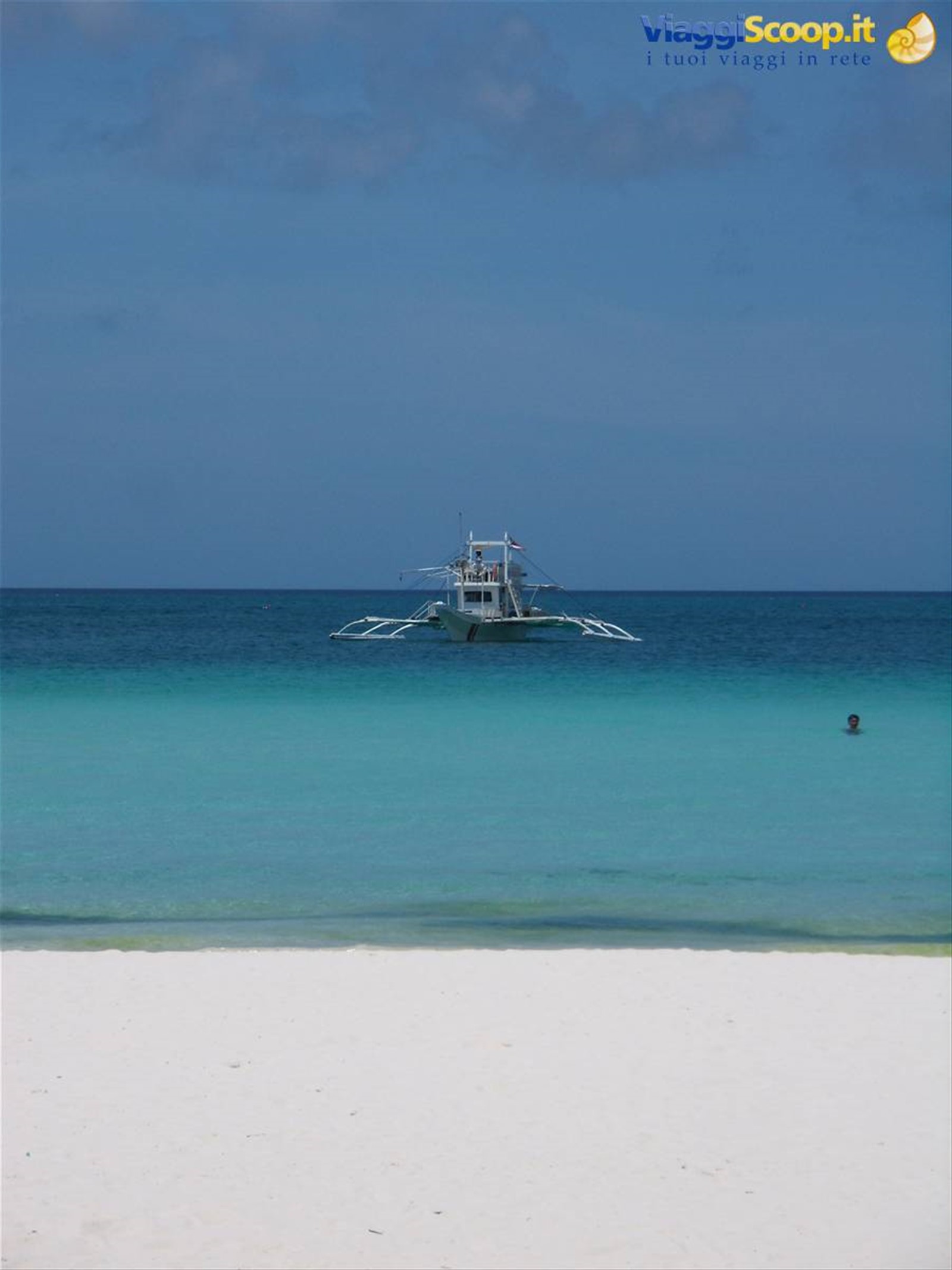 Boracay - Outrigger Boat a White beach