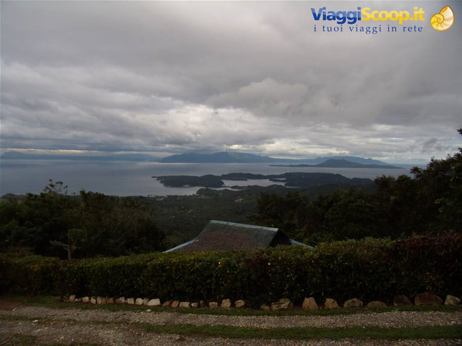 Puerto Galera - Sabang in lontananza, fotografata dal campo di golf