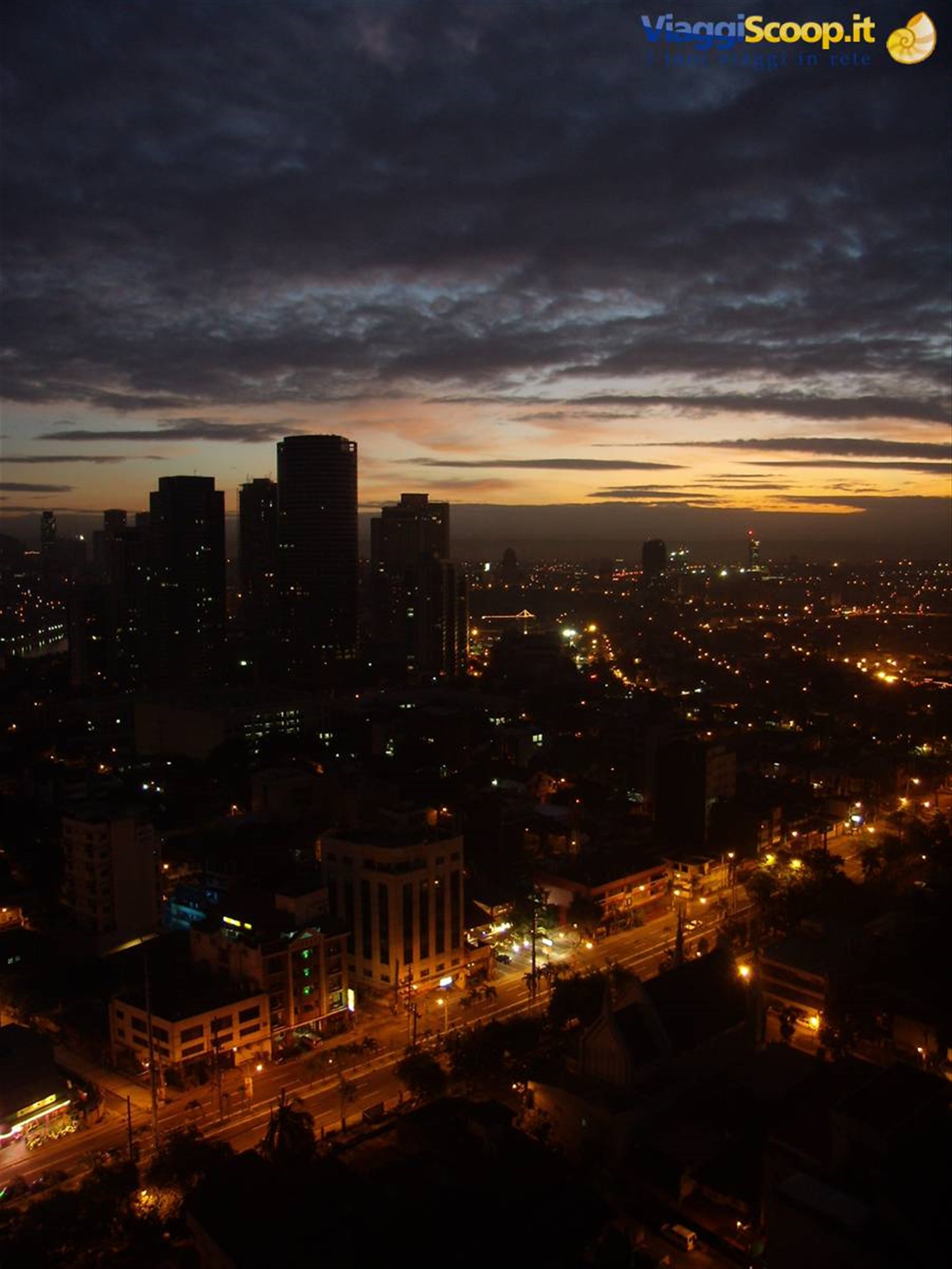 Manila - Rockwell all'alba dall'alto..