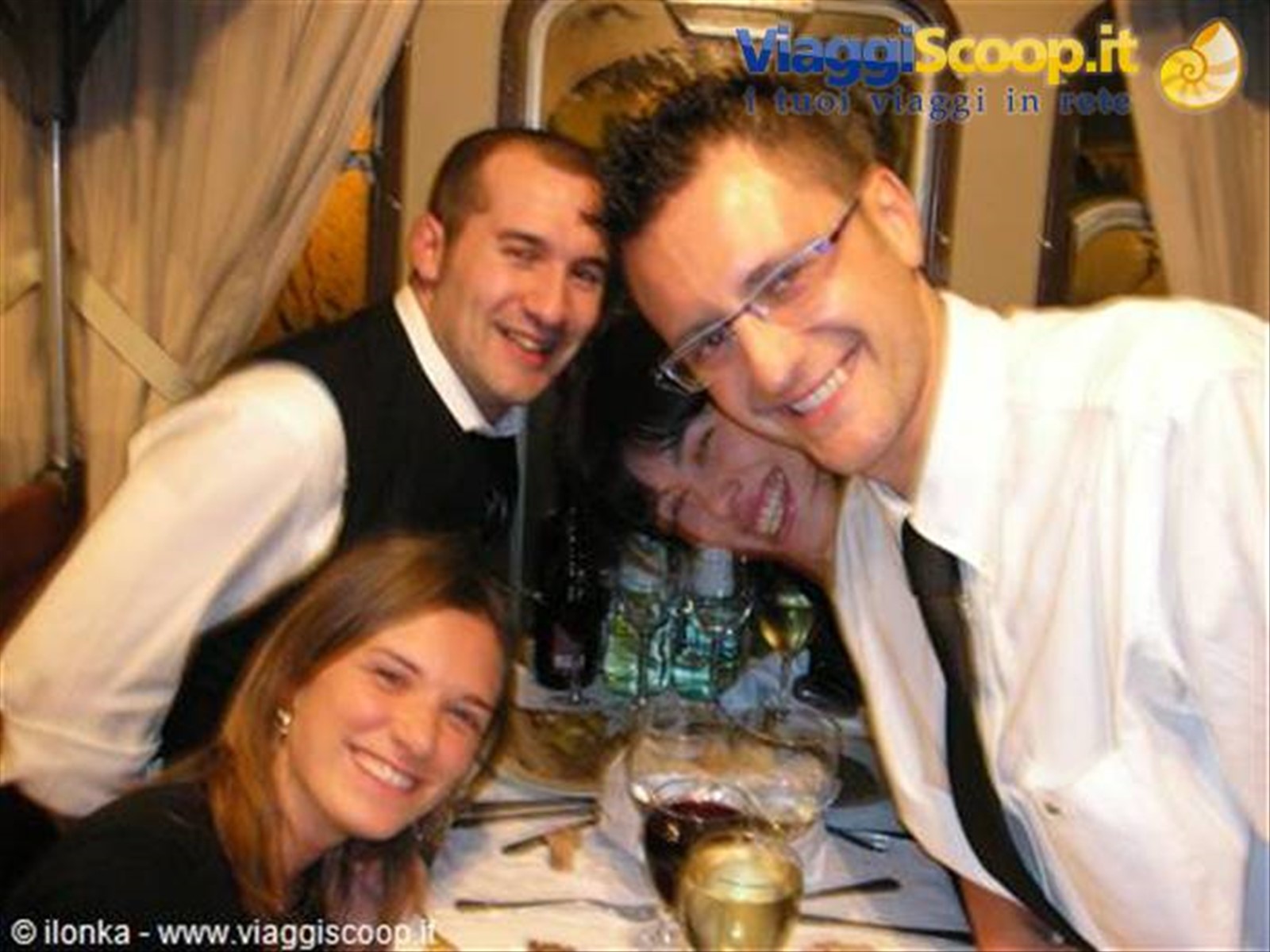 foto di gruppo della tavolata