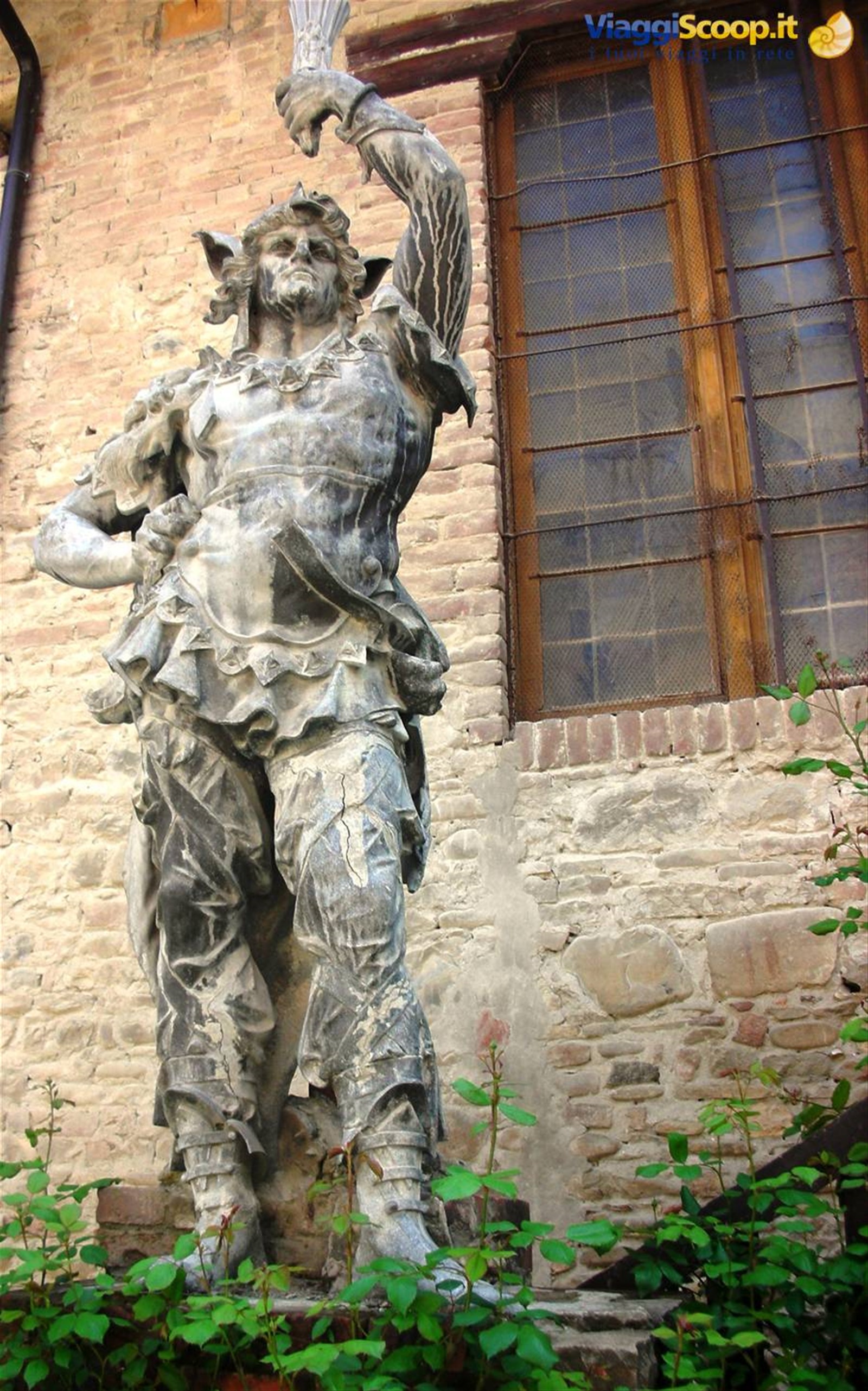 statua del borgo