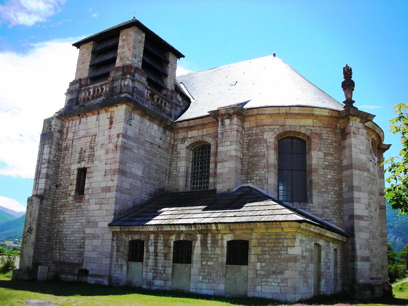 la chiesetta di mont dauphin