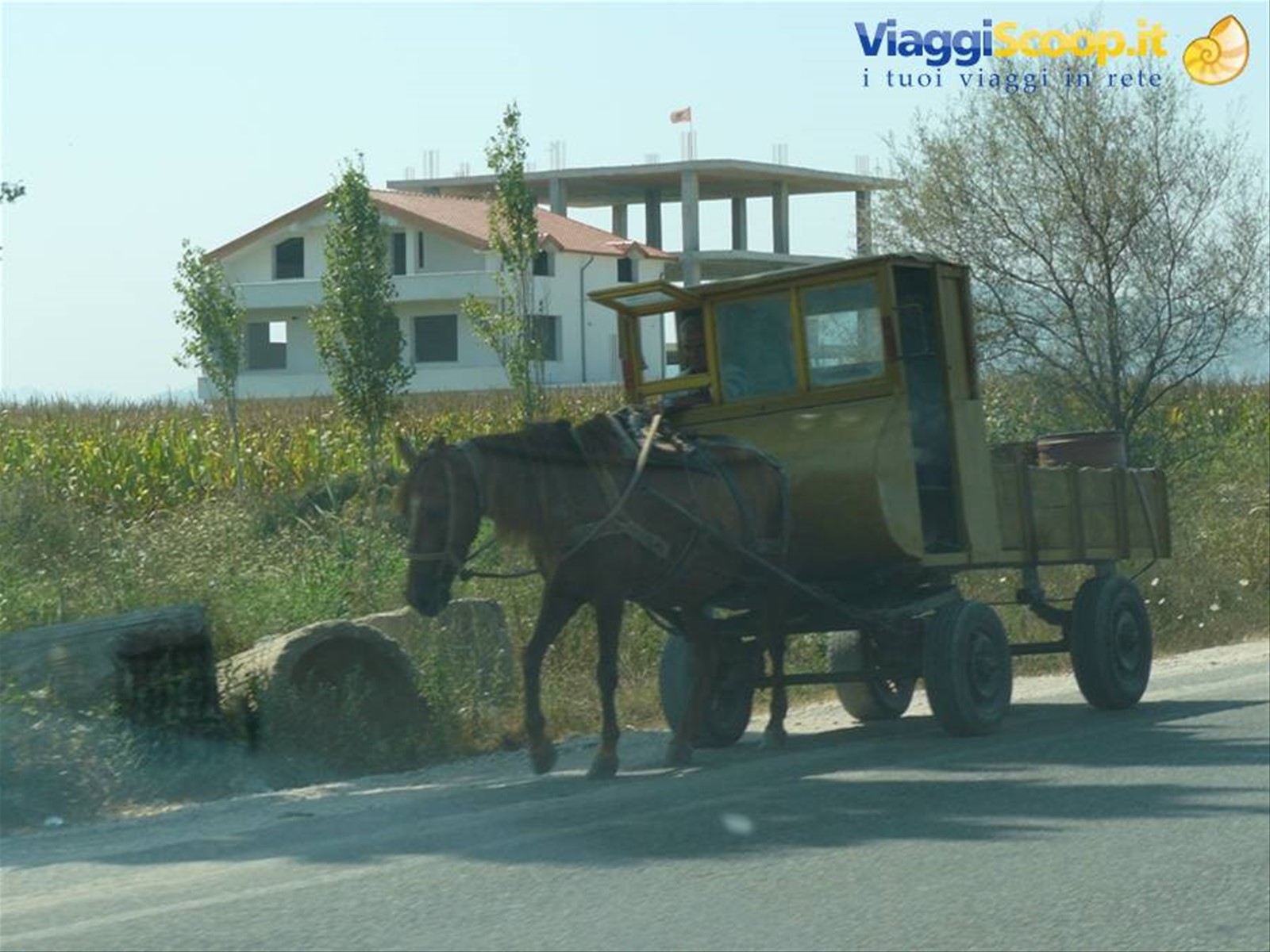 Lungo le strade albanesi - Mezzi Propri