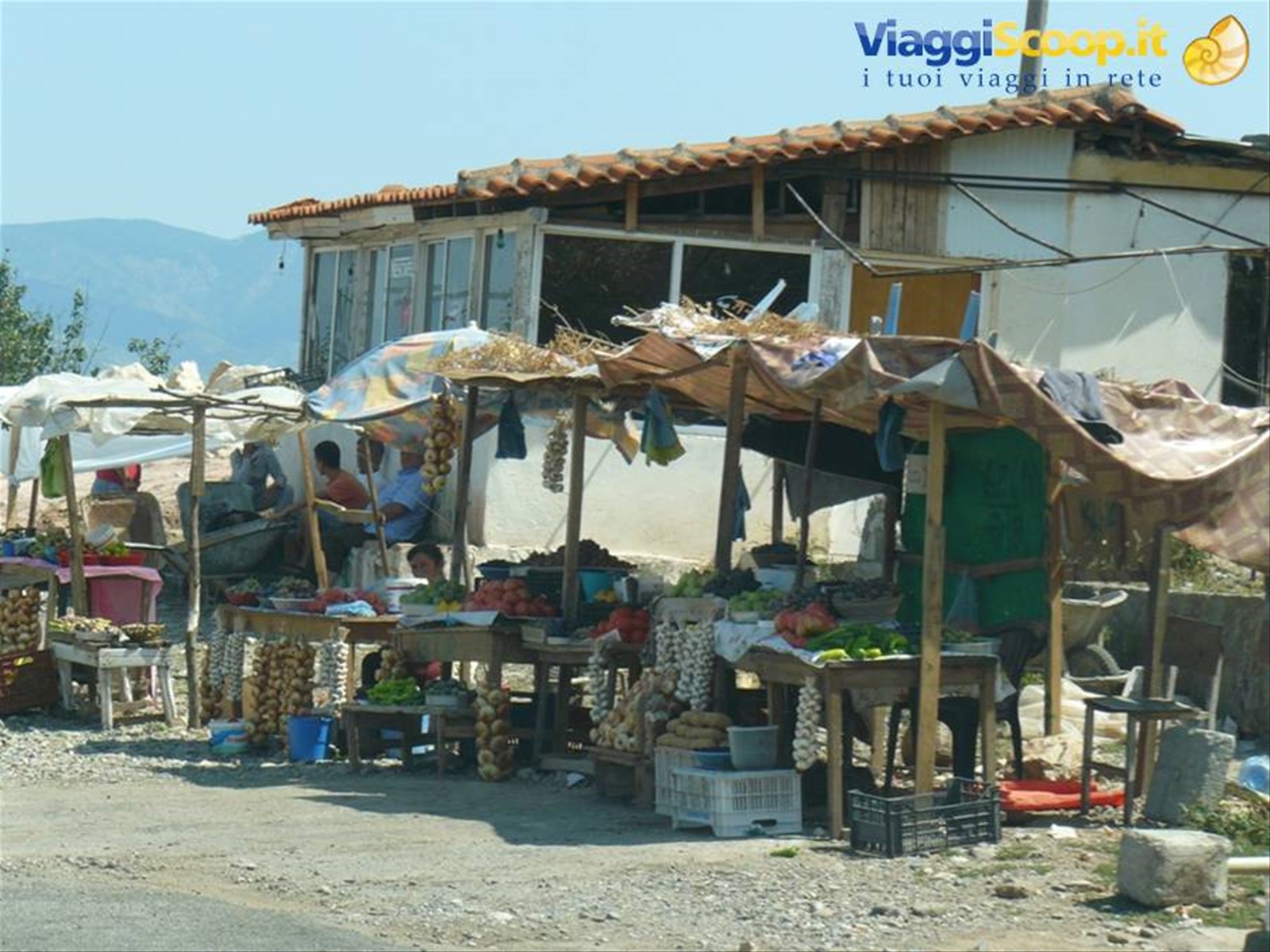 Lungo le strade albanesi