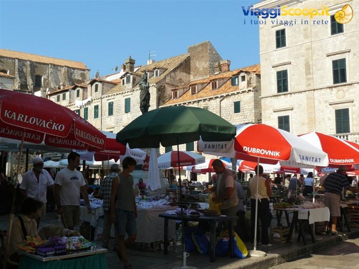 DUBROVNIK - Piazza Gundulic