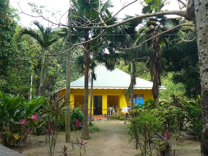La Digue on the road