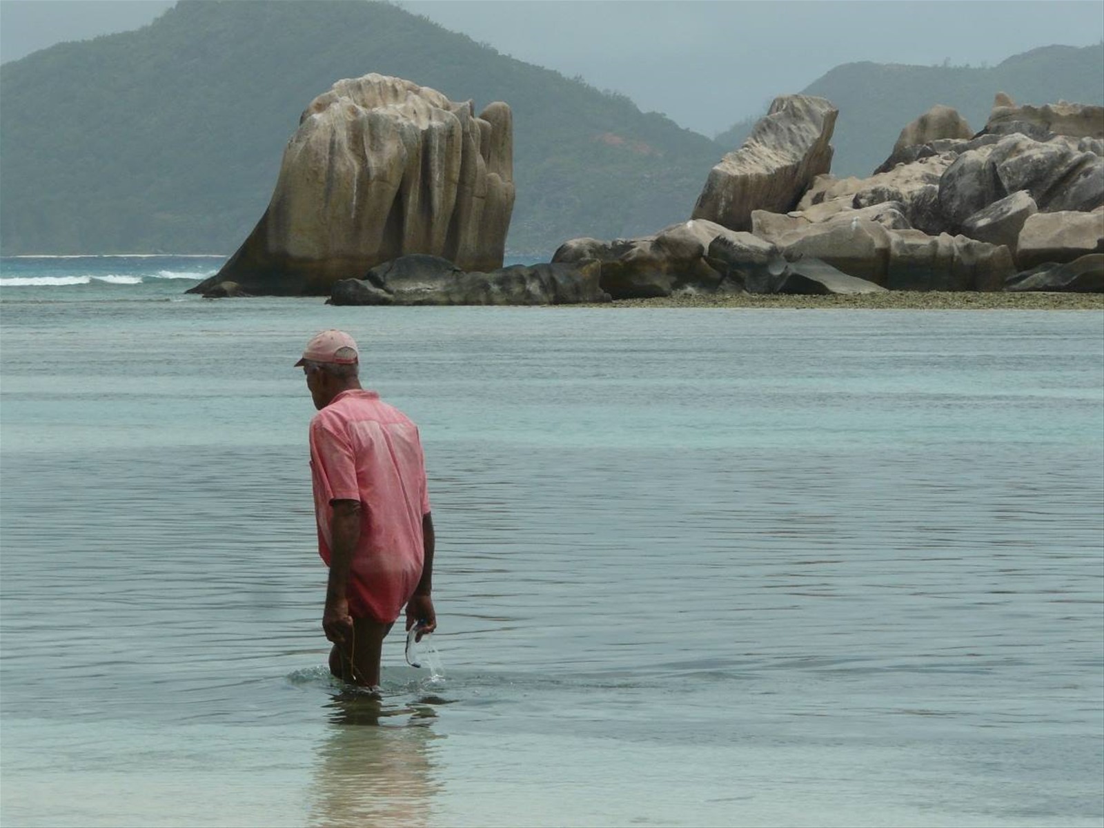 Pescatore ad Anse La Reunion