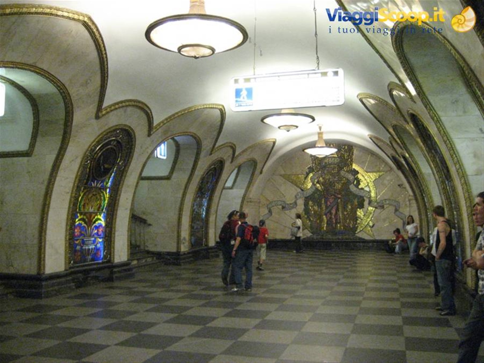 Metropolitana - Fermata Novoslobodskaya