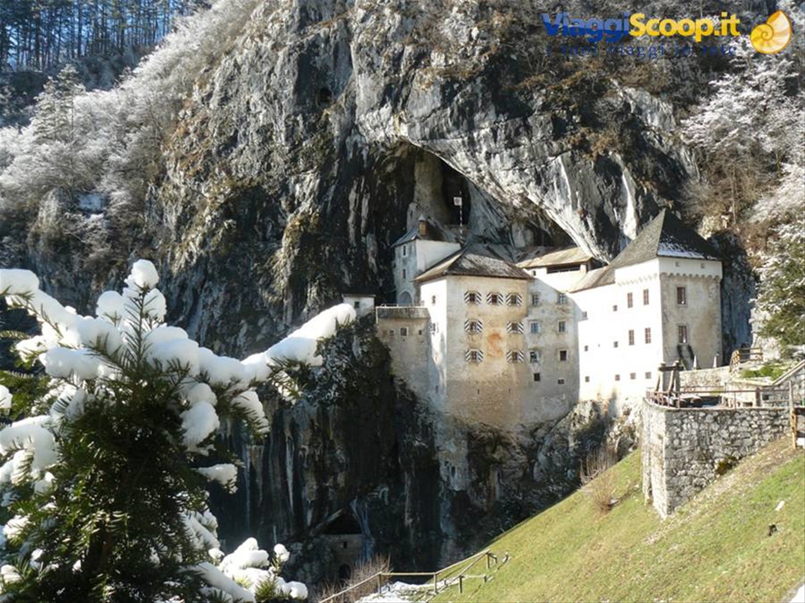 Predjama Castle