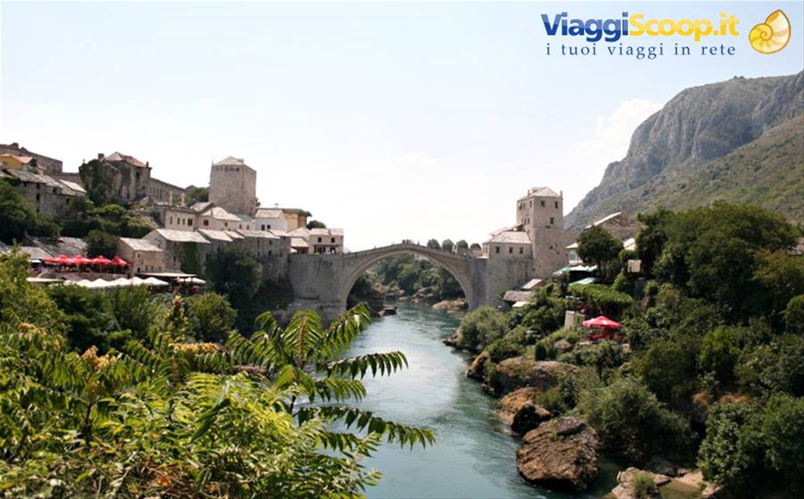 Il famoso ponte di Mostar, ricostruito dopo essere stato bombardato