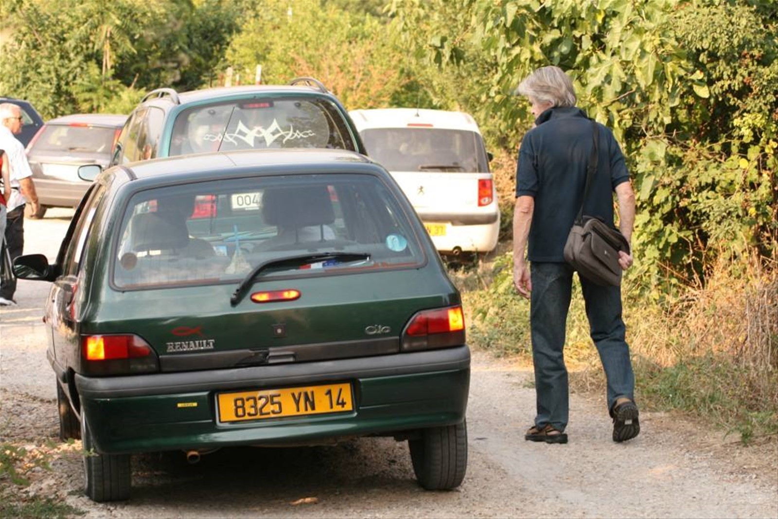 Pellegrini verso il luogo dell'apparizione che ci sarà tra poco...anche in taxi