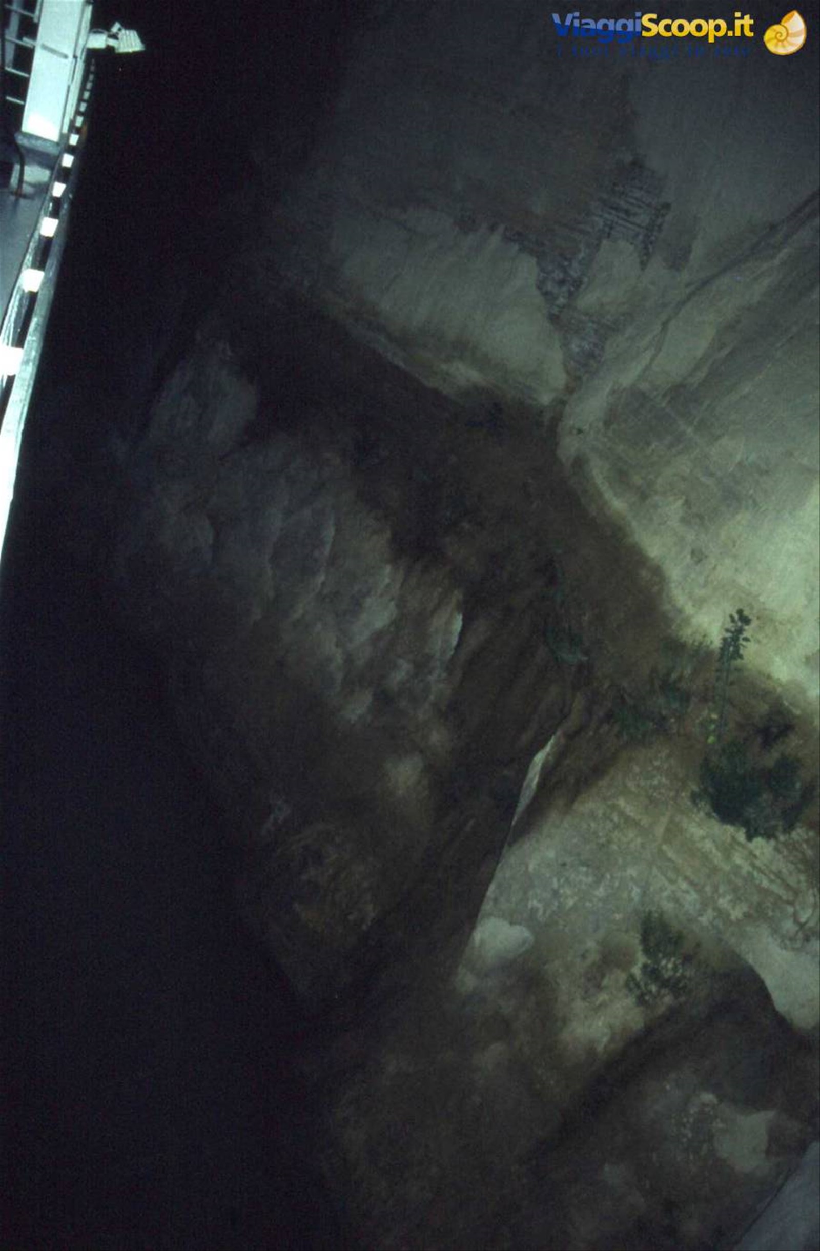 CANALE DI CORINTO ATTRAVERSATO DI NOTTE