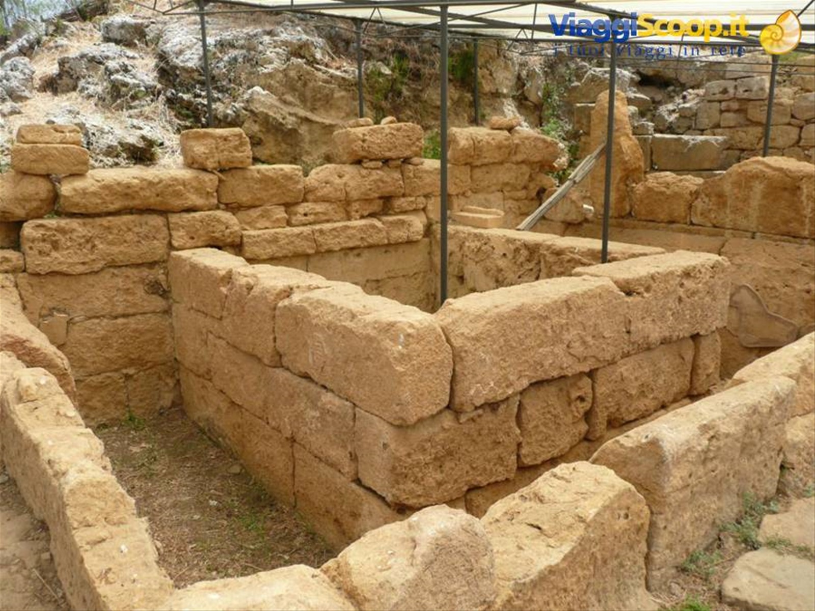 MORGANTINA - fontana pubblica