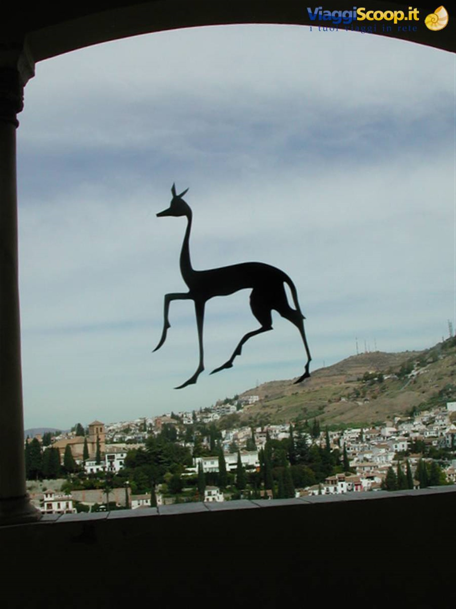 Alhambra cerbiatto sul vetro