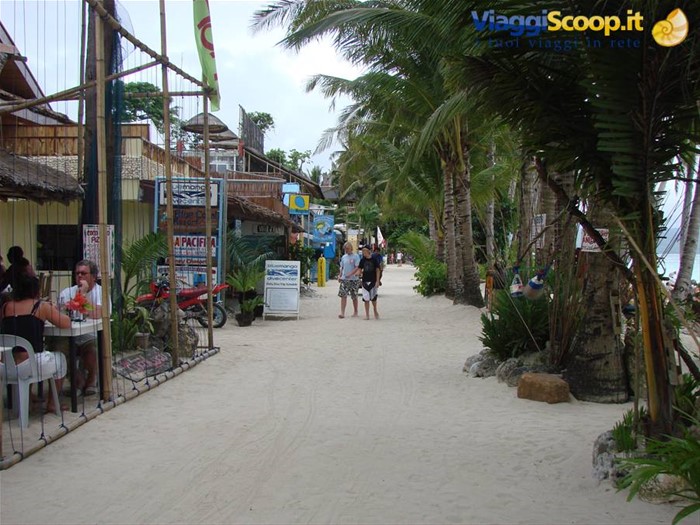 il lungomare della White Beach