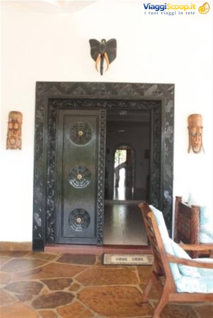 ...la porta d'ingresso...