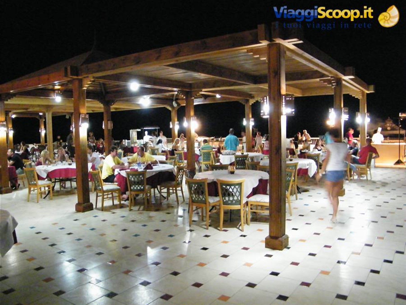 la sera si può tranquillamente mangiare sulla terrazza