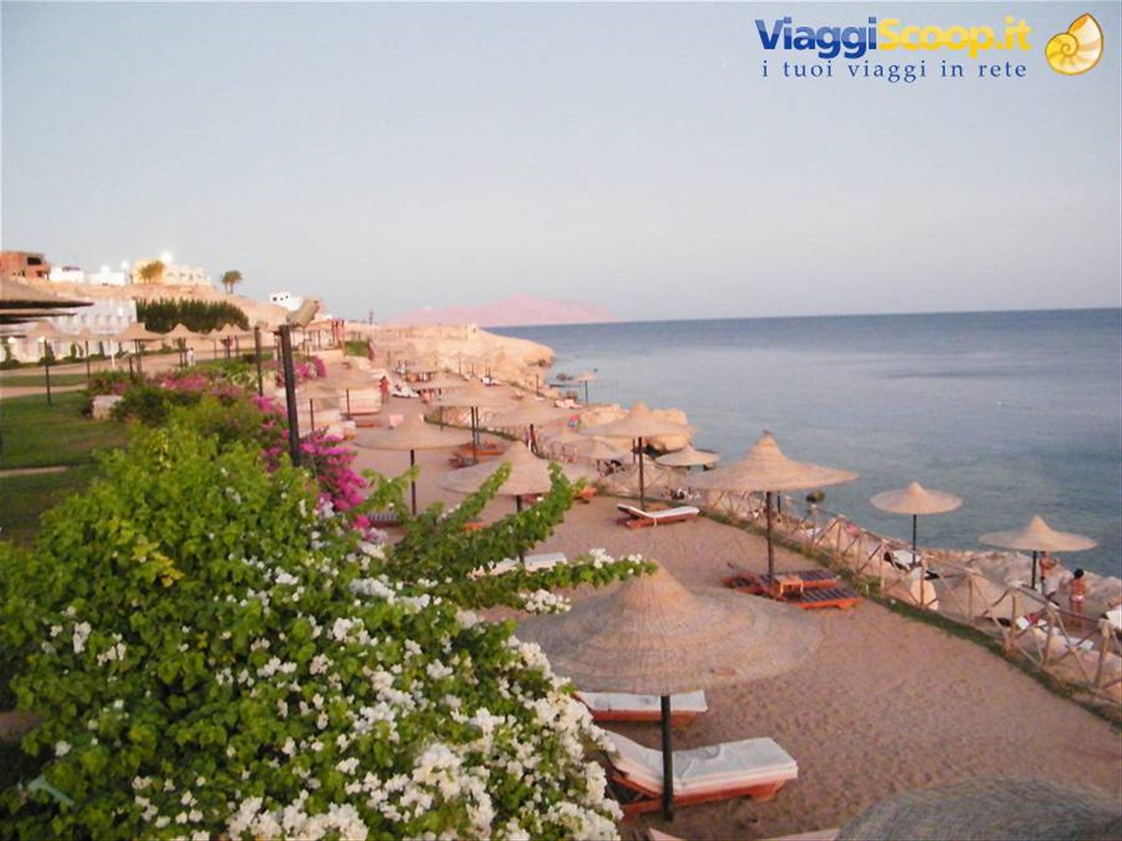 le spiagge e Tiran al tramonto