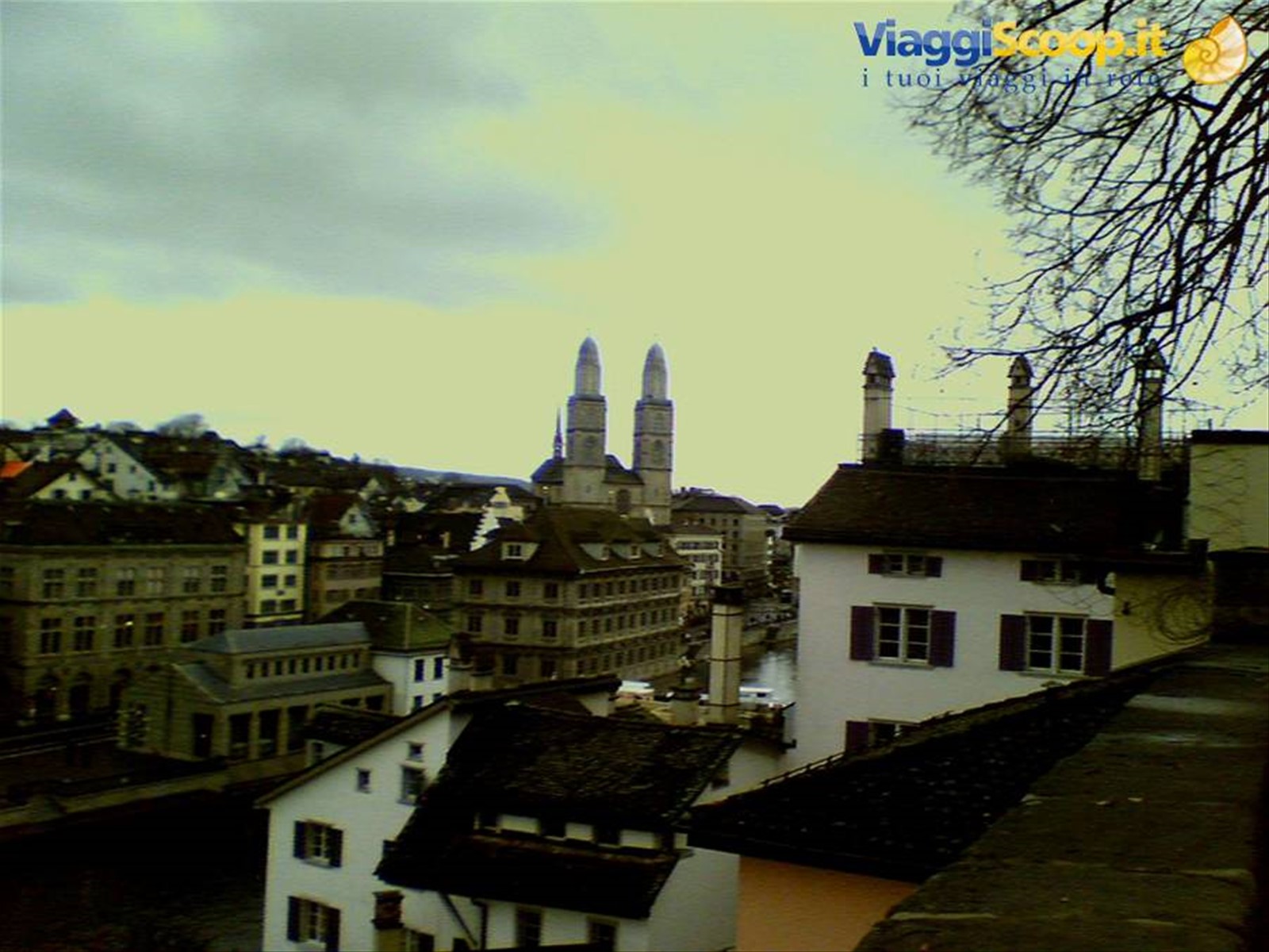 La cattedrale vista dalle colline