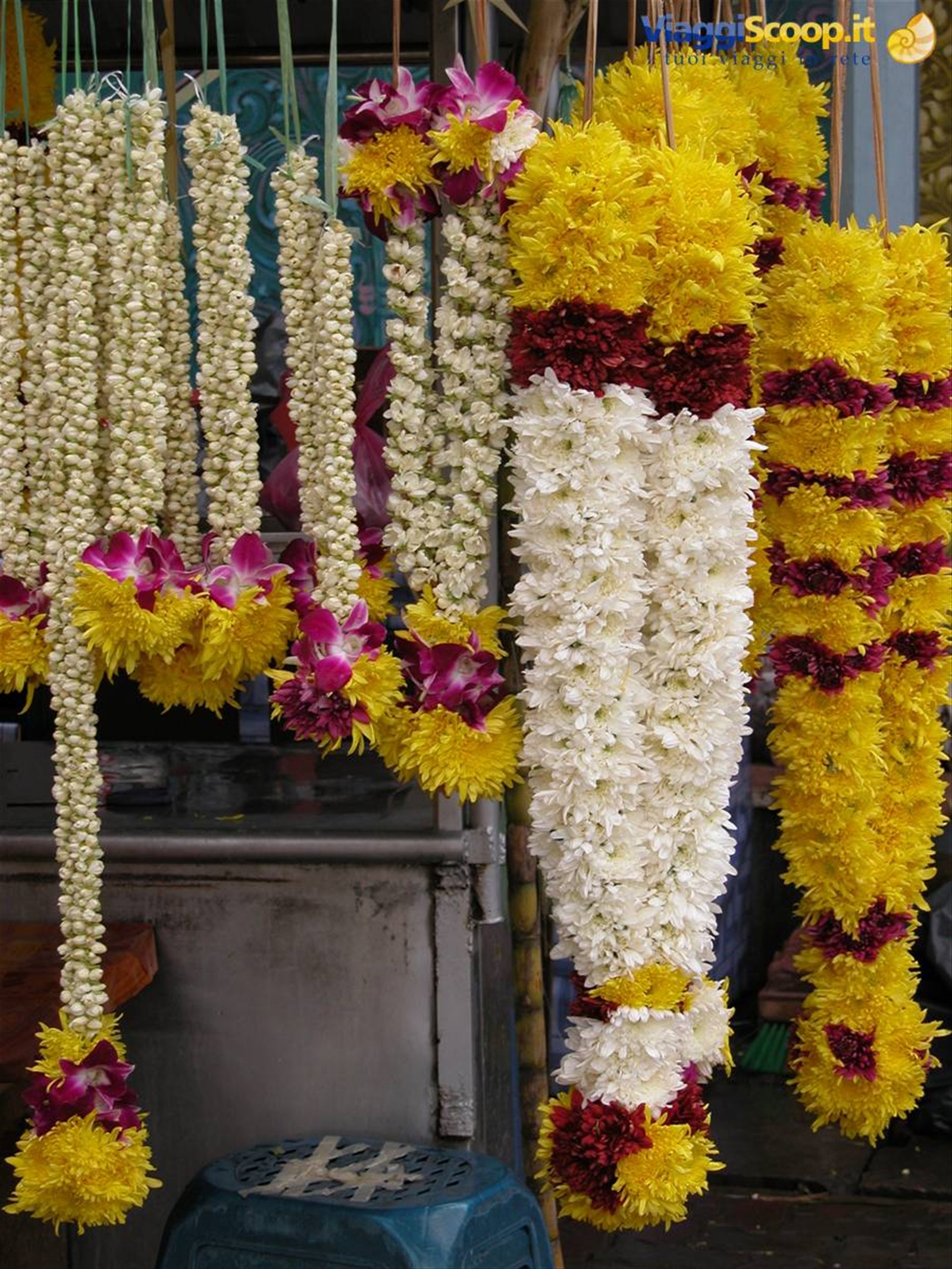 collane di fiori per le offerte