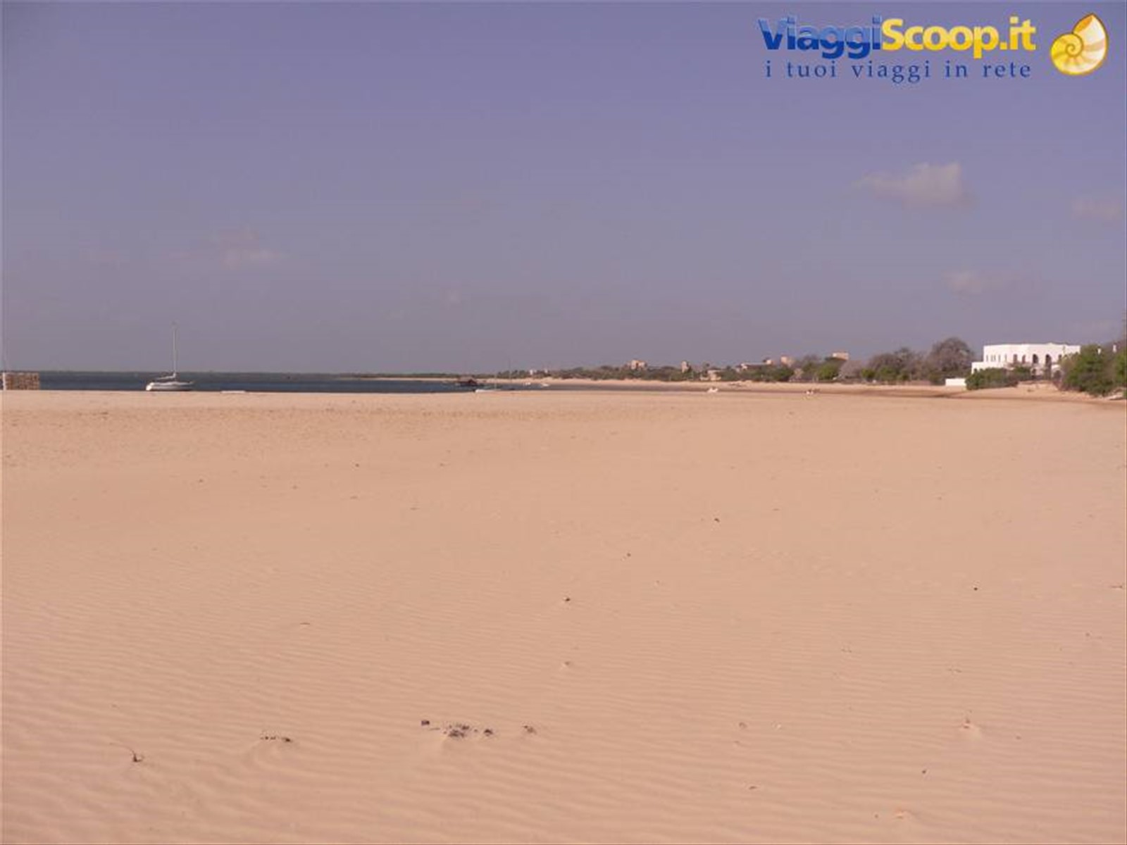 Spiaggia a Manda Island