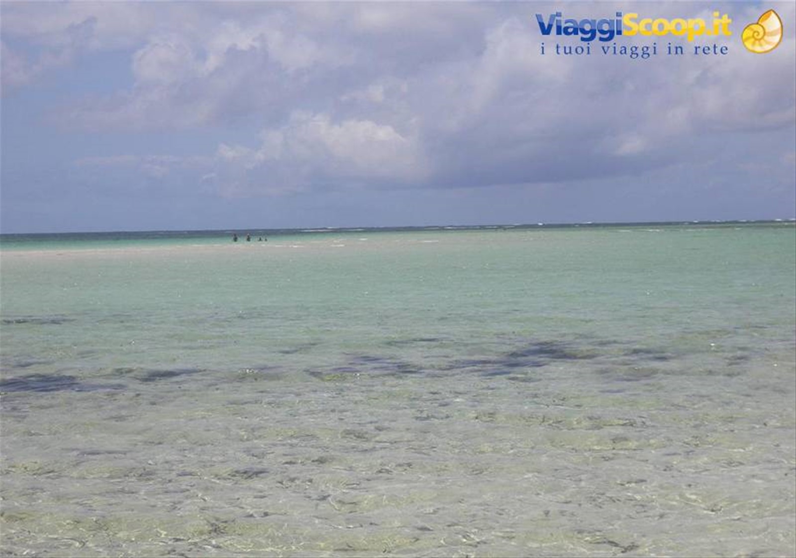 acque trasparenti a Garoda Beach