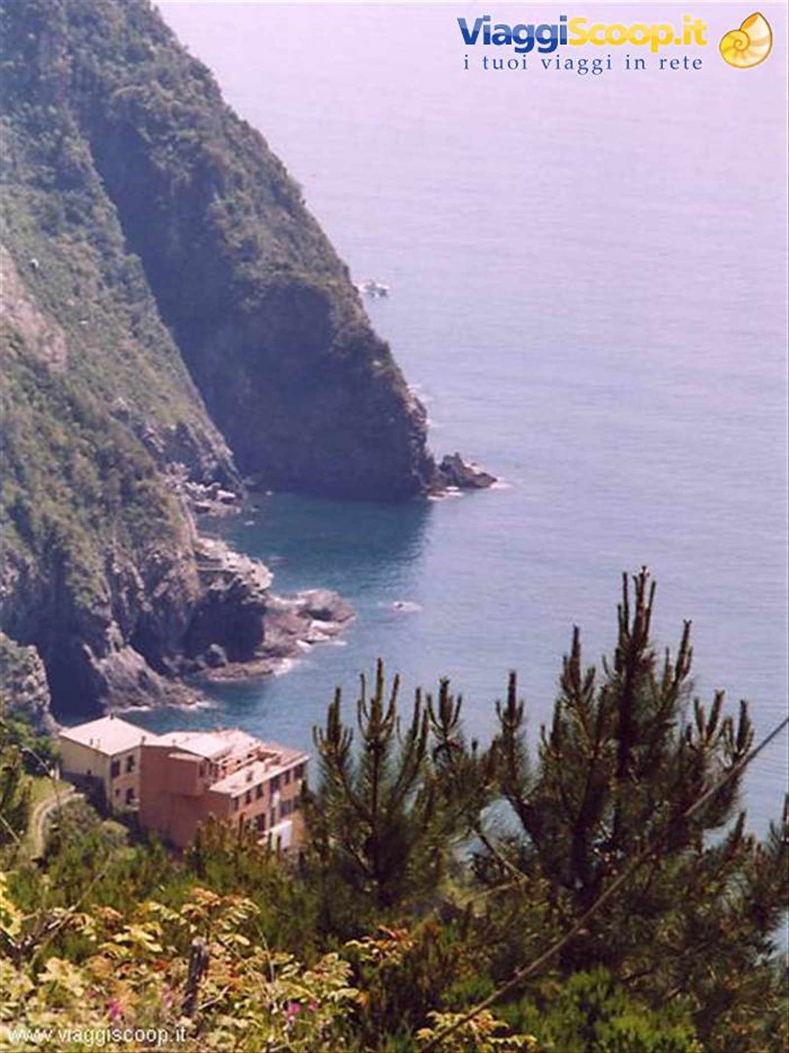 Vista sul golfo di Riomaggiore, dalla via dei Mercanti