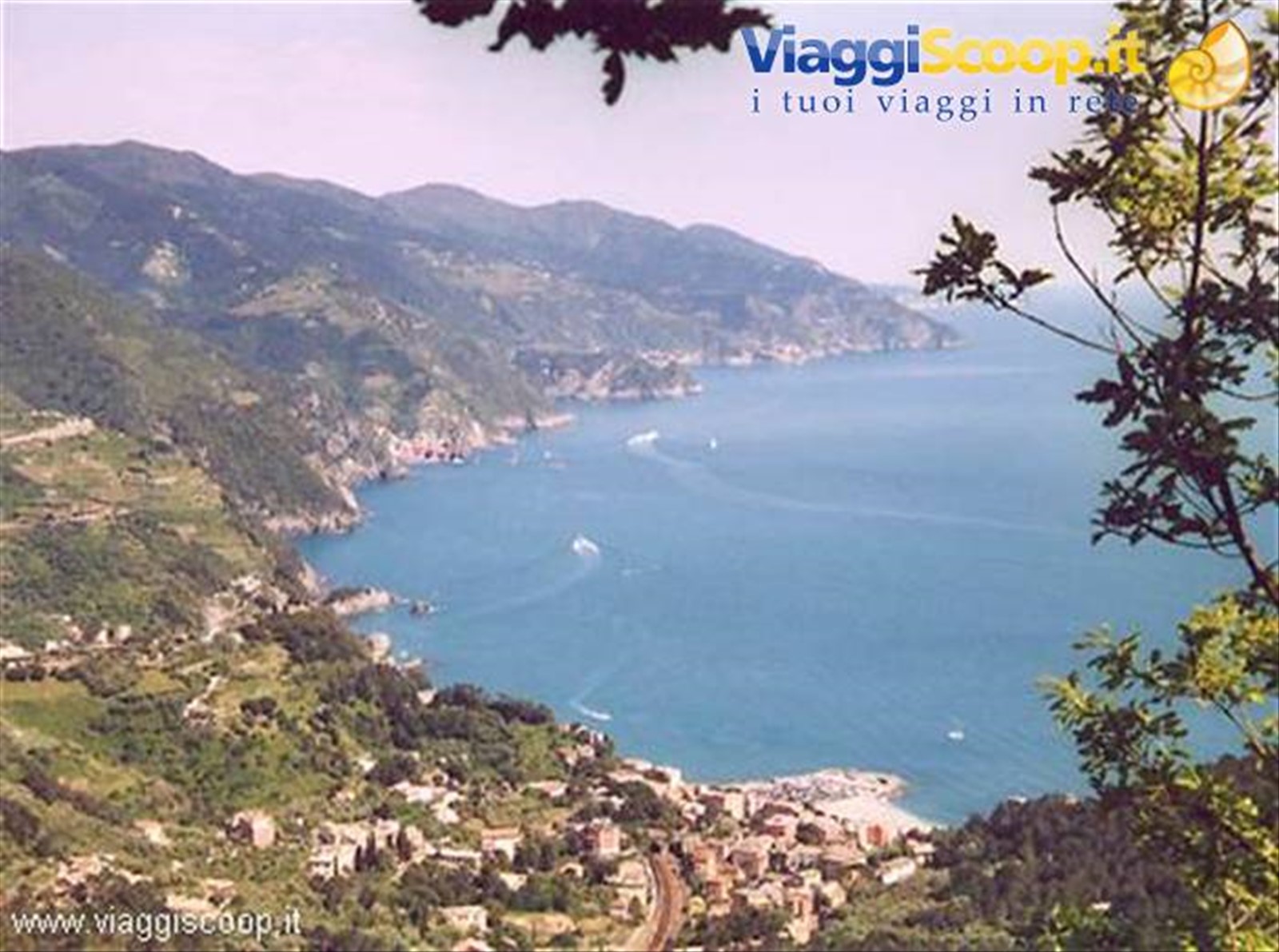 Vista sul Golfo delle Cinque Terre, in primo piano Monterosso, dall'Alta Via
