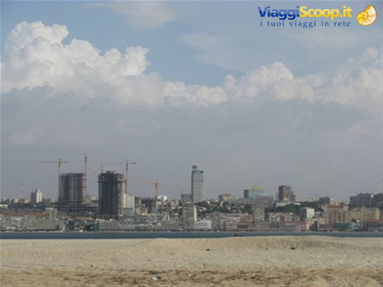 Luanda vista dall'Ilha