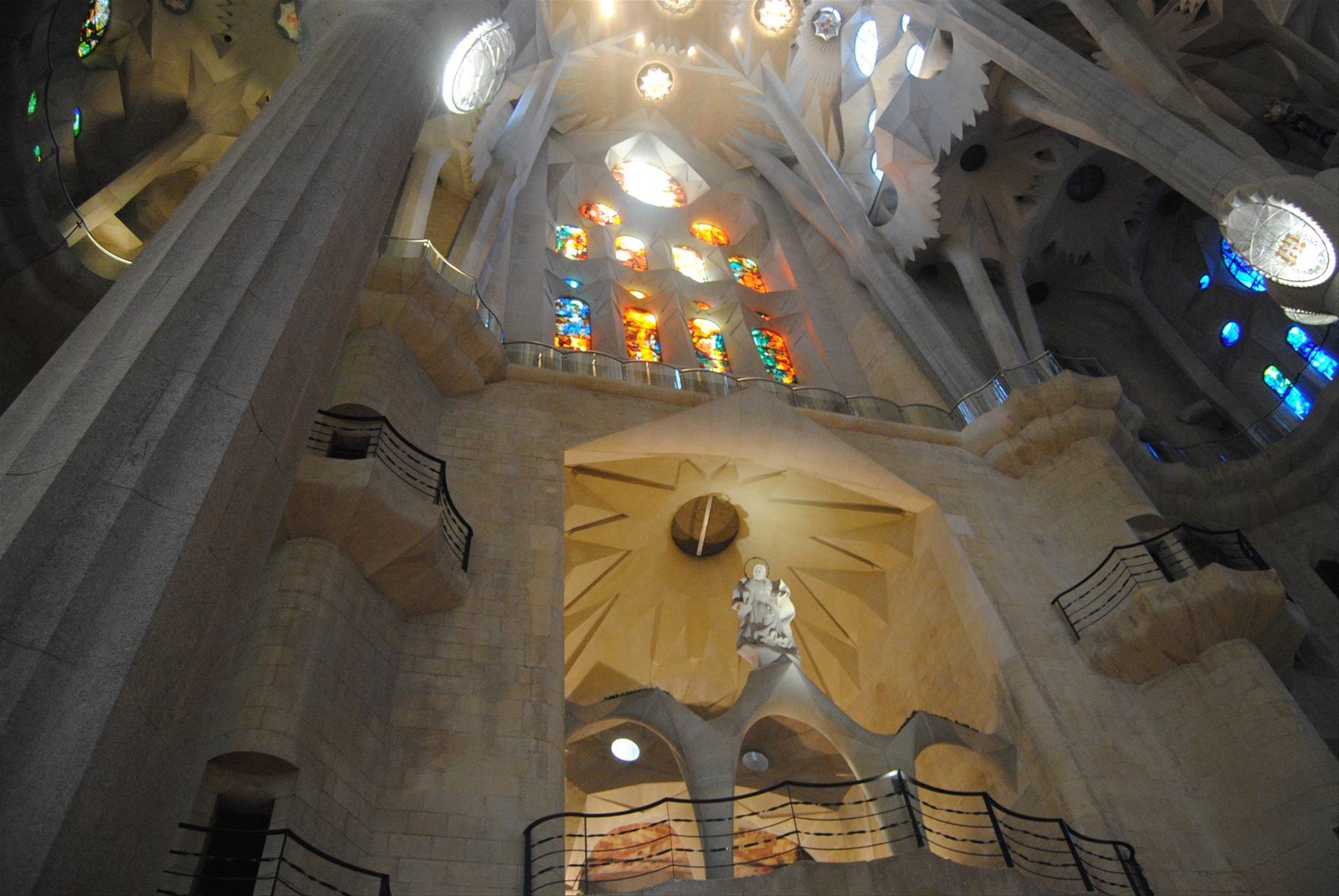 Interno della Sagrada Familia