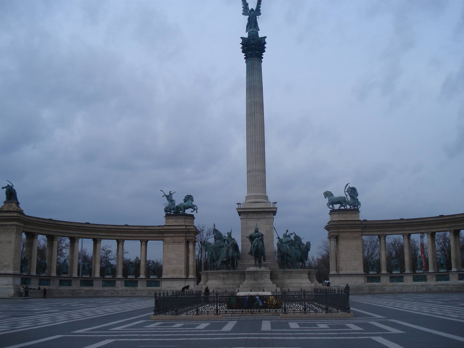 Piazza degli eroi