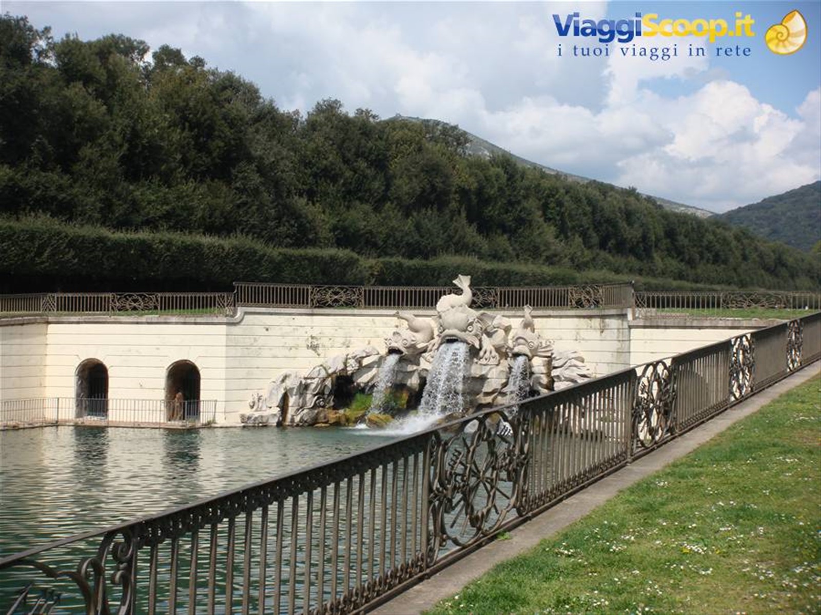 La fontana dei tre delfini