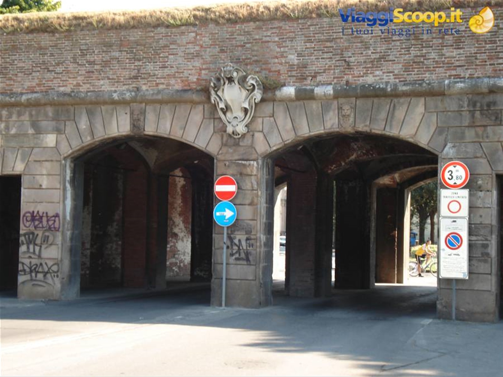 L'ingresso alla città