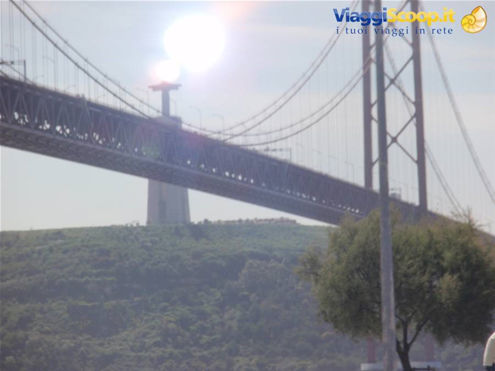 ponte 25 aprile e statua delcristo re