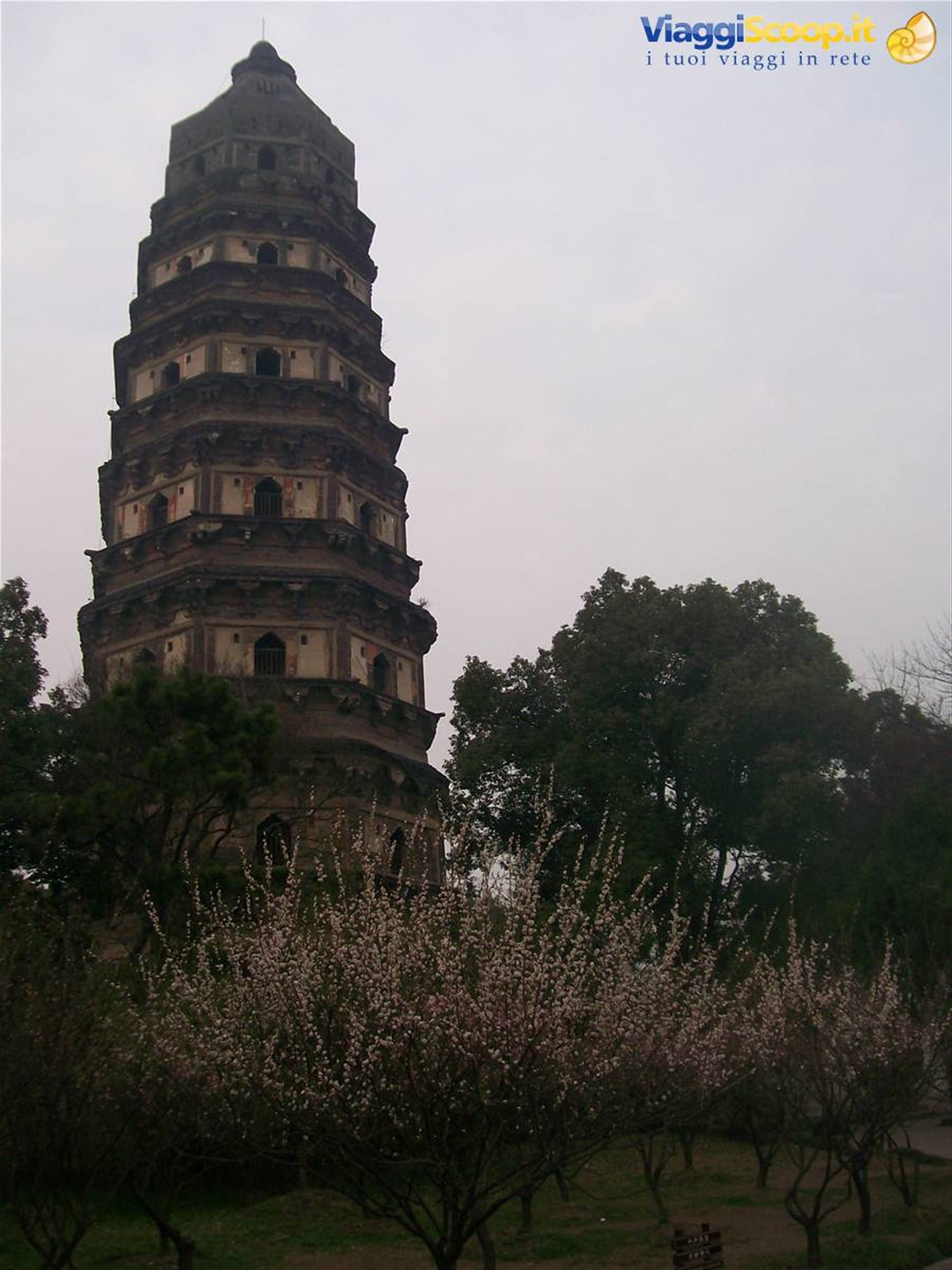 Pagoda Inclinata