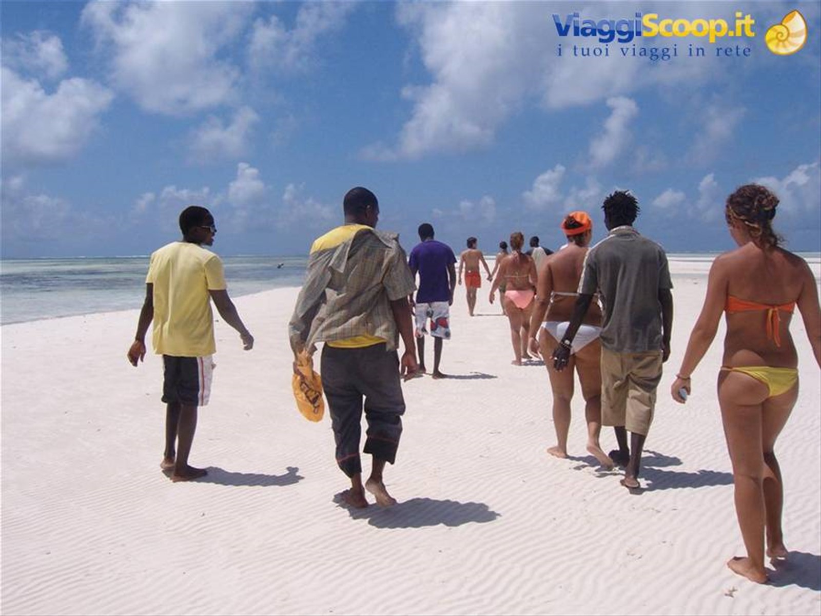 Passeggiata sulla spiaggia bon i beachboys